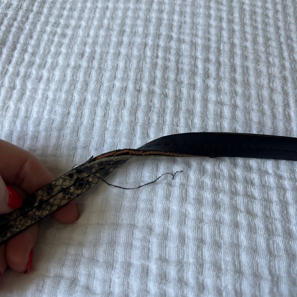 BANANA REPUBLIC LEATHER TOTE - Picture 2 of 3